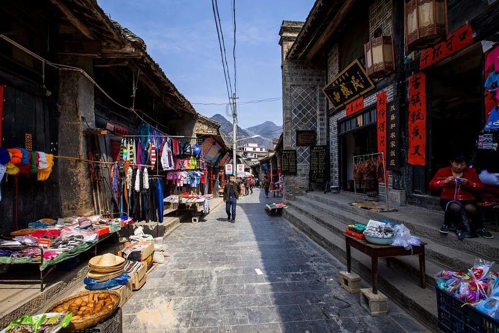 第一服务控股:拟收购大连世航建设工程51%股权