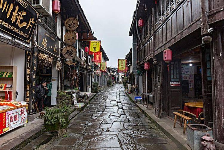 中东局势加剧+日银政策转变预期，日元走强